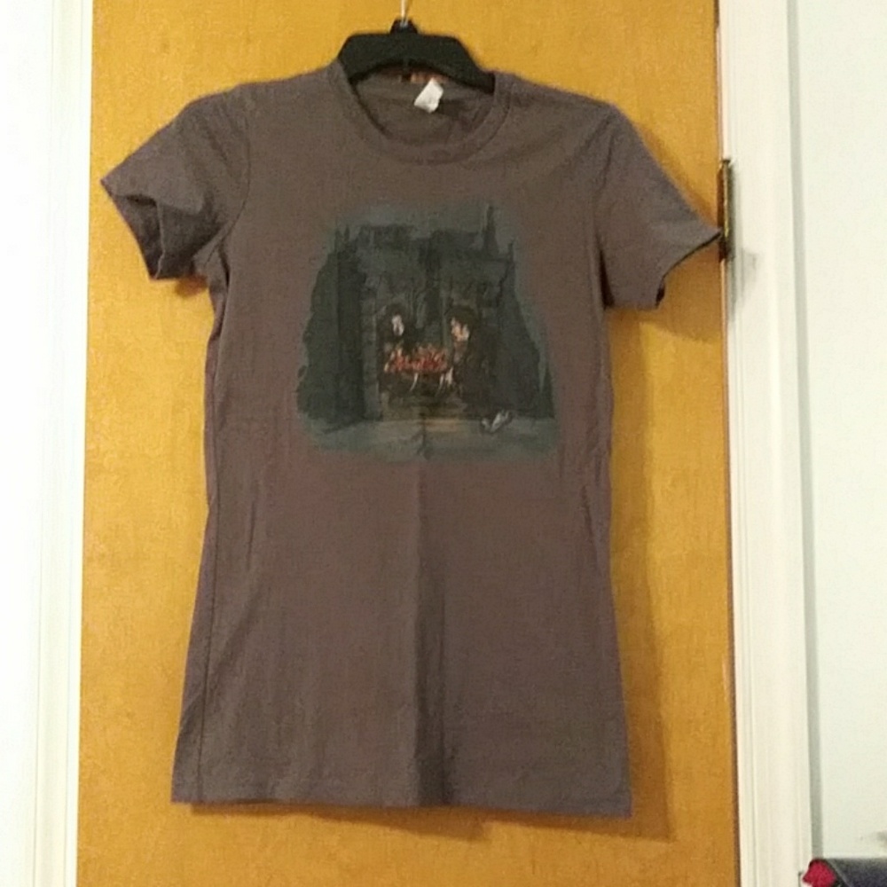 🐢"Girl in the Fireplace" print shirt